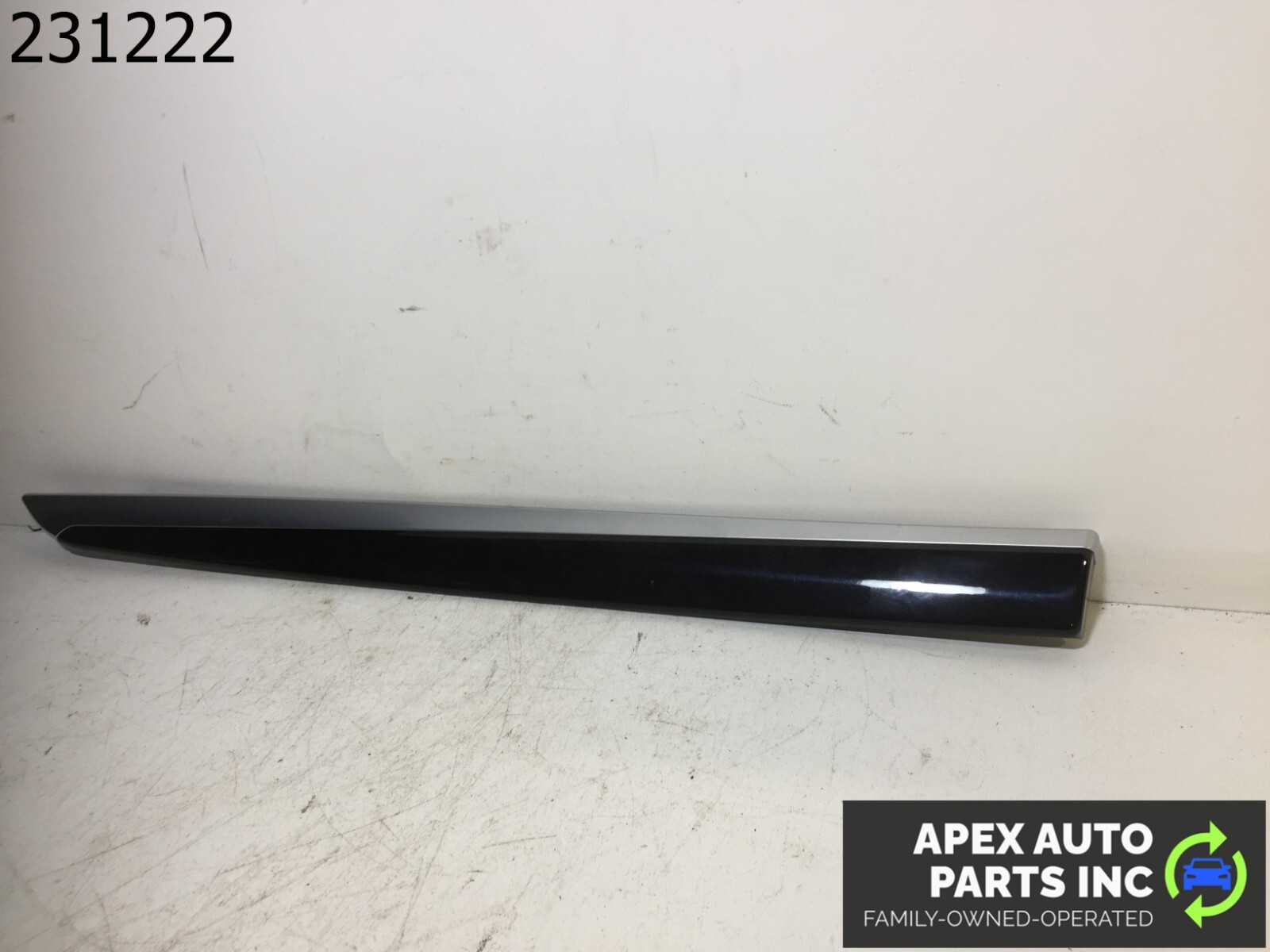 OEM 2011 BMW 550i Front Right Door Trim 7225551 - Image 4