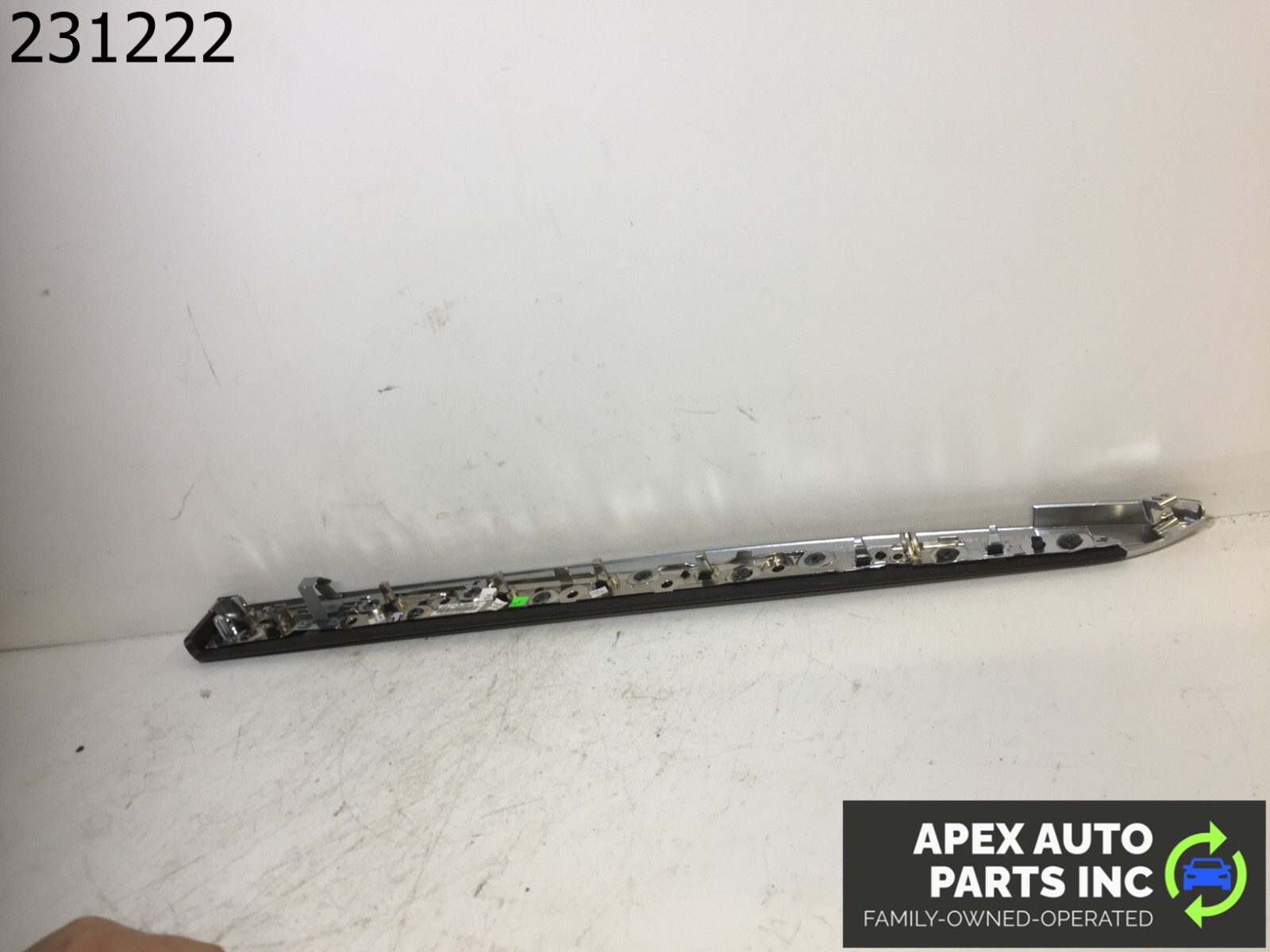 OEM 2011 BMW 550i Front Right Door Trim 7225551 - Image 7