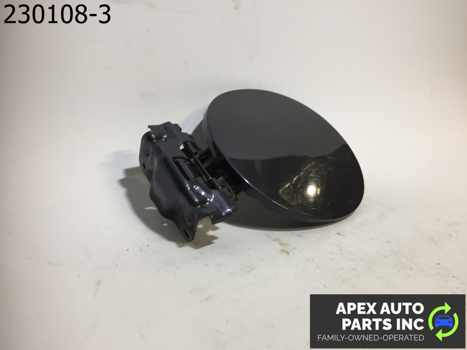 OEM 2014 Infiniti QX60 REAR LEFT DRIVER SIDE FUEL TANK DOOR - Image 3