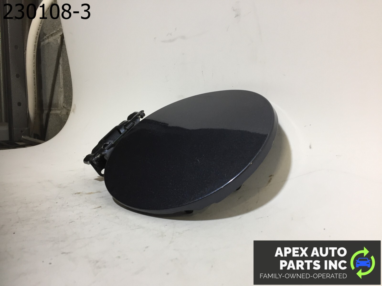 OEM 2014 Infiniti QX60 REAR LEFT DRIVER SIDE FUEL TANK DOOR - Image 4