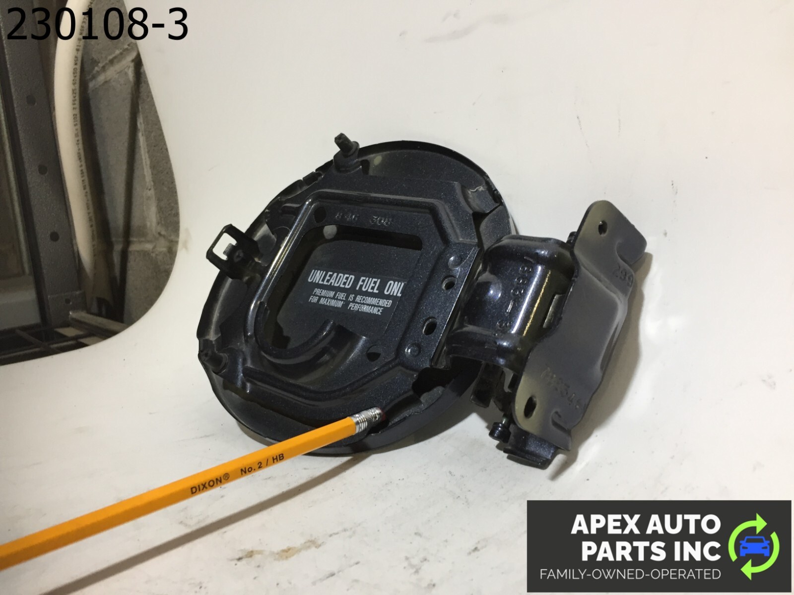 OEM 2014 Infiniti QX60 REAR LEFT DRIVER SIDE FUEL TANK DOOR - Image 7