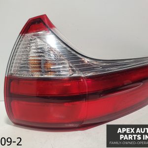 OEM 2015-2017 Toyota Sienna   Rear Outer Halogen Tail Light Right Passenger