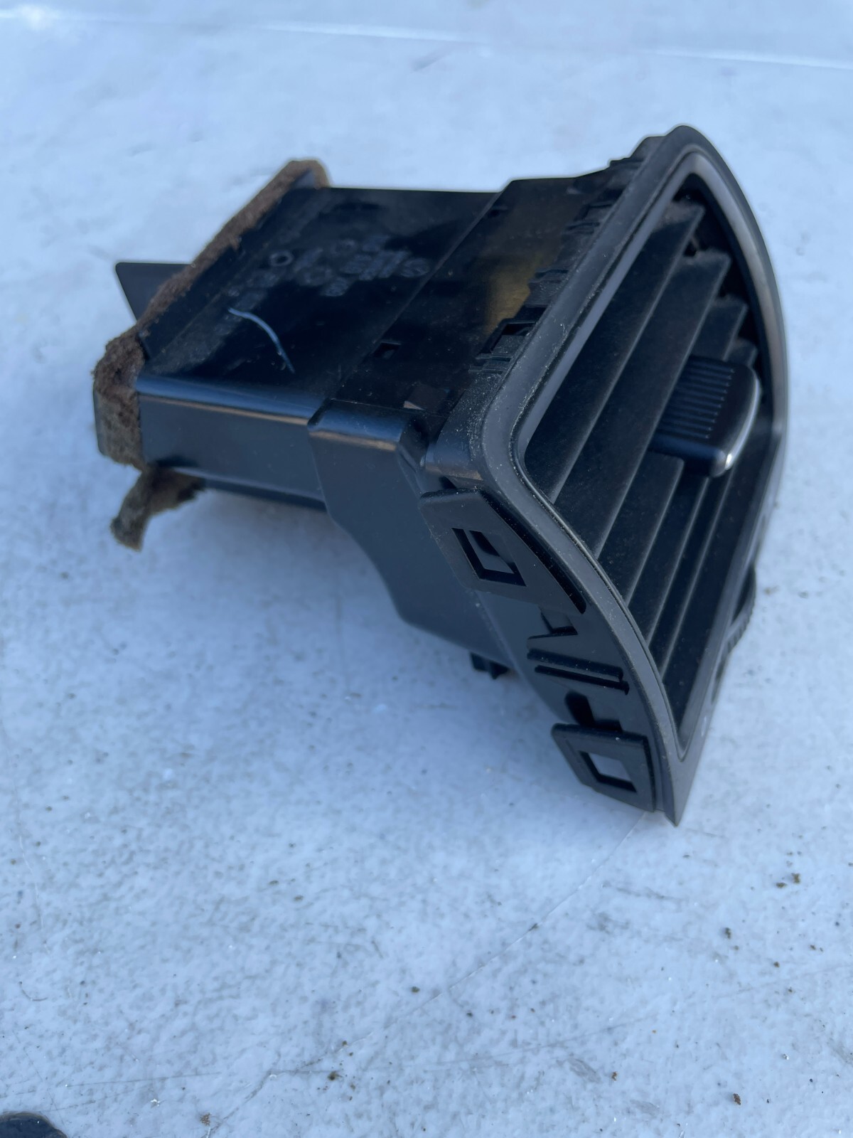 06-09 VOLKSWAGEN OEM FRONT LEFT DRIVERS SIDE AC AIR HEATER VENT GRILLE TRIM - Image 5