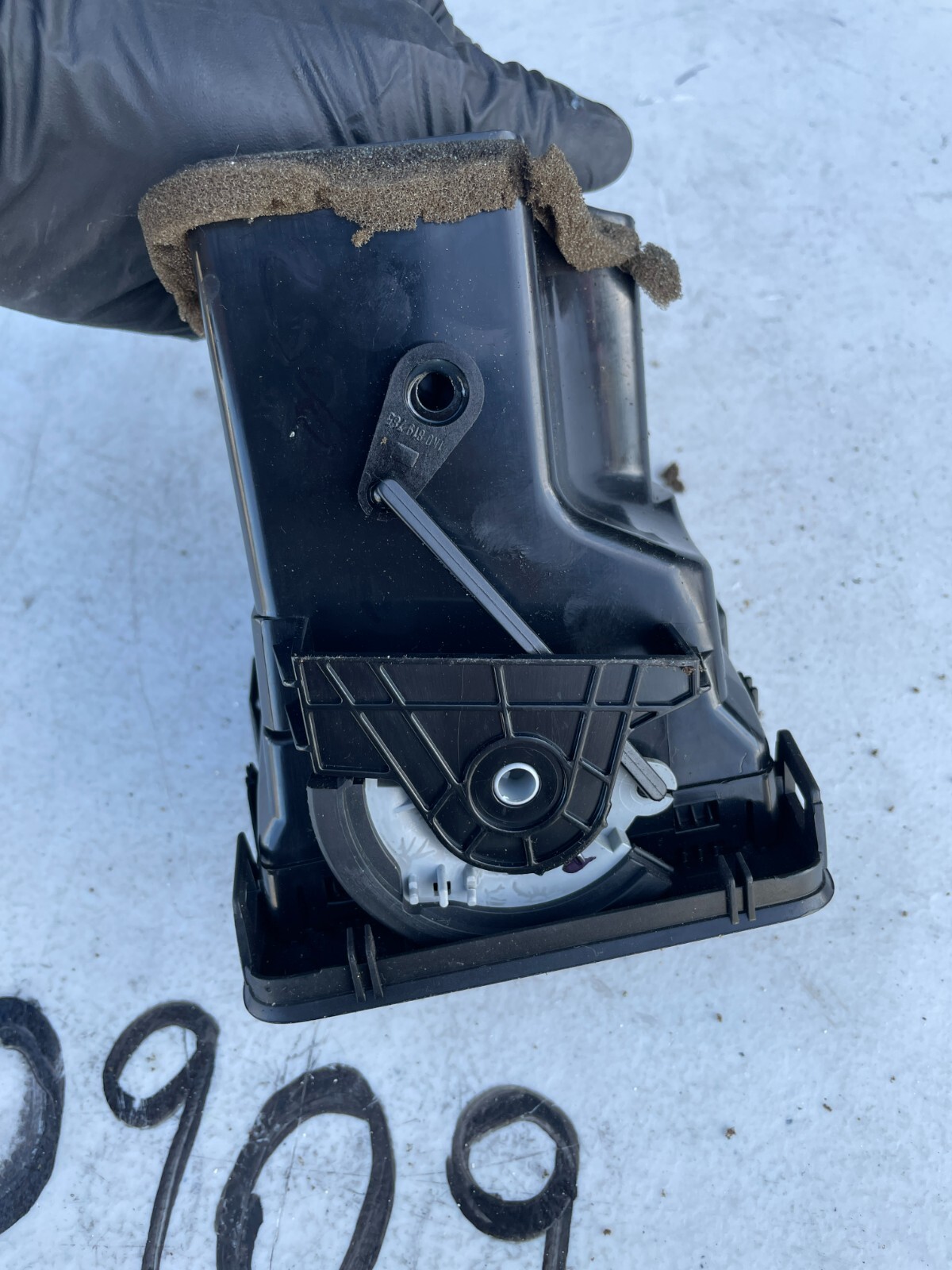 06-09 VOLKSWAGEN OEM FRONT LEFT DRIVERS SIDE AC AIR HEATER VENT GRILLE TRIM - Image 6