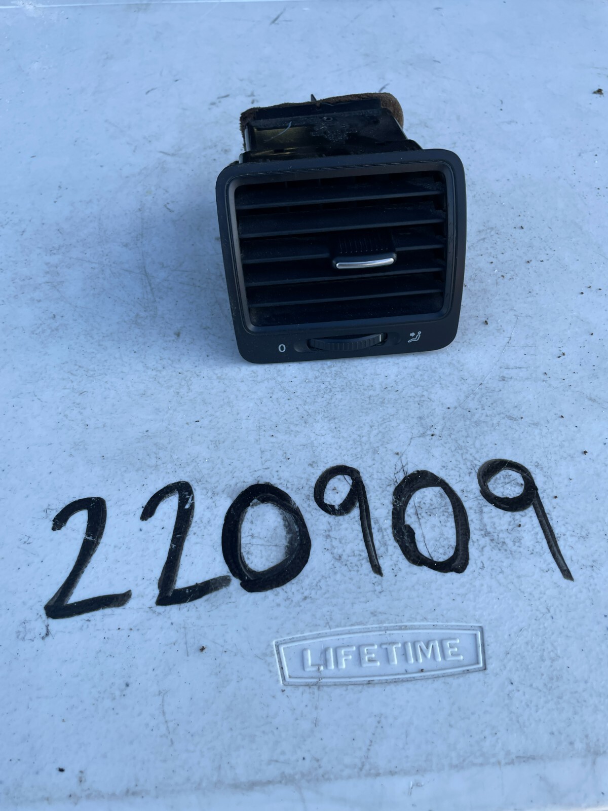 06-09 VOLKSWAGEN OEM FRONT LEFT DRIVERS SIDE AC AIR HEATER VENT GRILLE TRIM