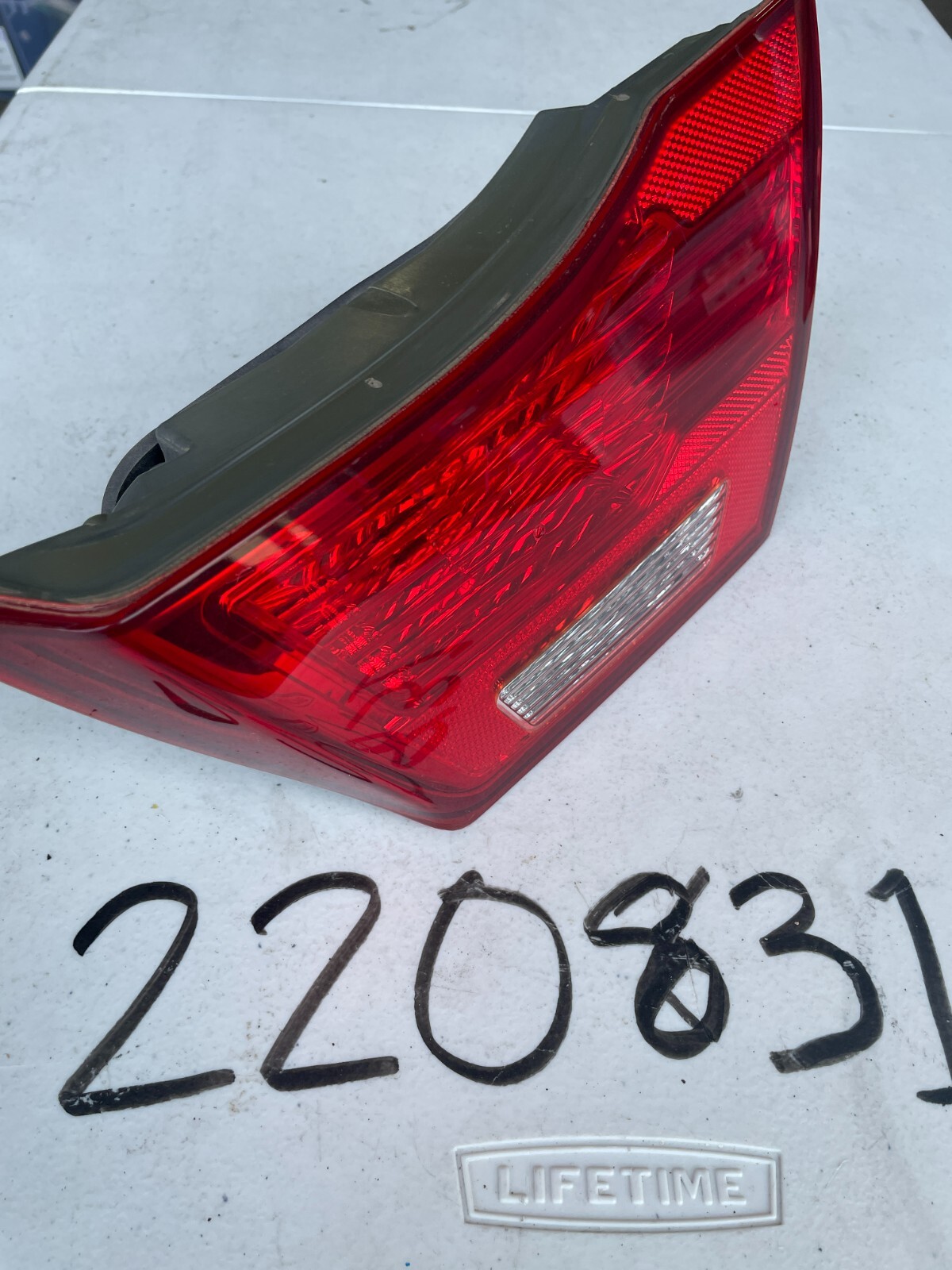09-10 Kia Optima Inner Tail Light Taillight Passenger Side RH Right Rear Red OEM - Image 3