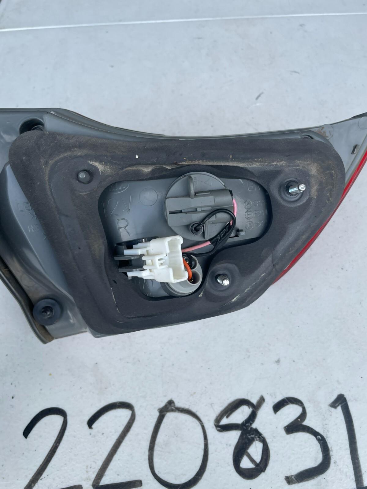 09-10 Kia Optima Inner Tail Light Taillight Passenger Side RH Right Rear Red OEM - Image 5