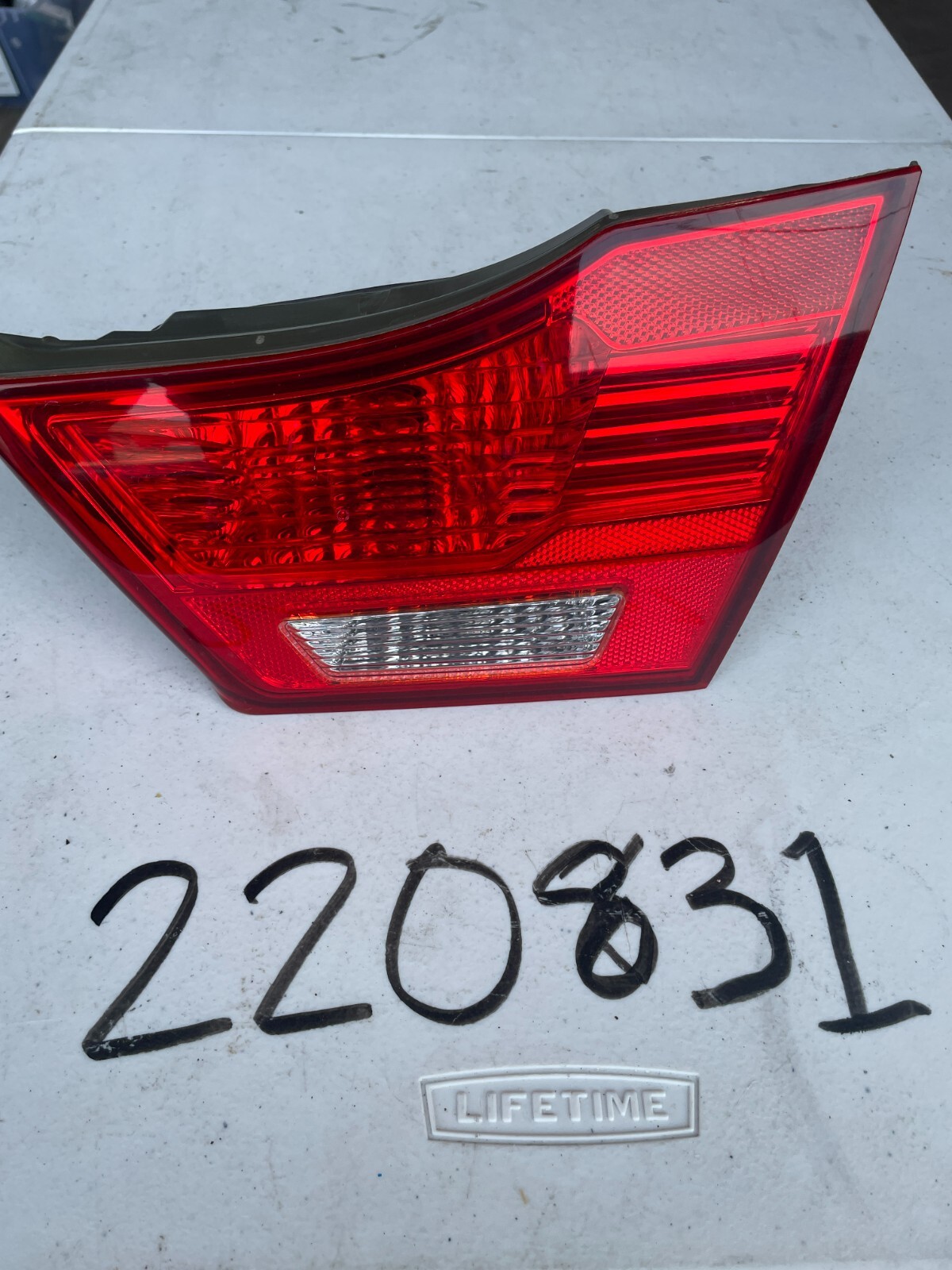 09-10 Kia Optima Inner Tail Light Taillight Passenger Side RH Right Rear Red OEM