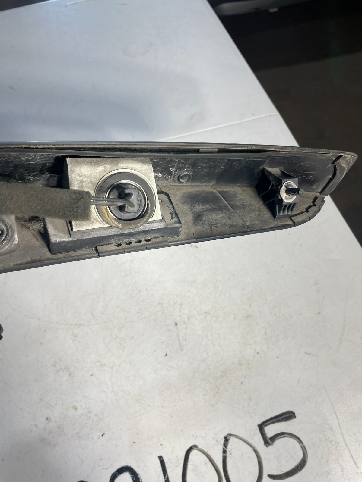 2006 2007 2008 2009 KIA SORENTO REAR LIFTGATE MOLDING TRIM OEM - Image 7