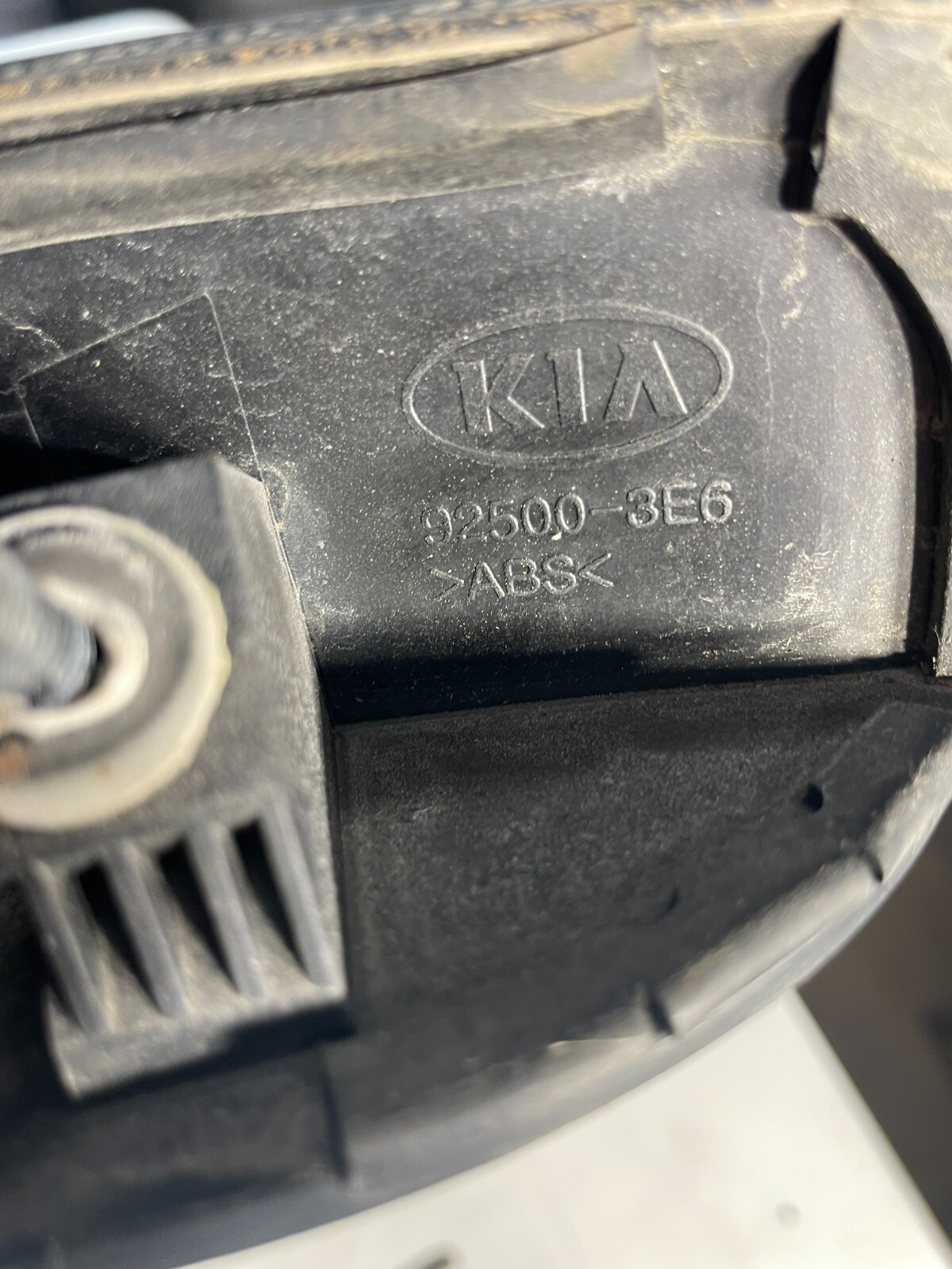 2006 2007 2008 2009 KIA SORENTO REAR LIFTGATE MOLDING TRIM OEM - Image 10