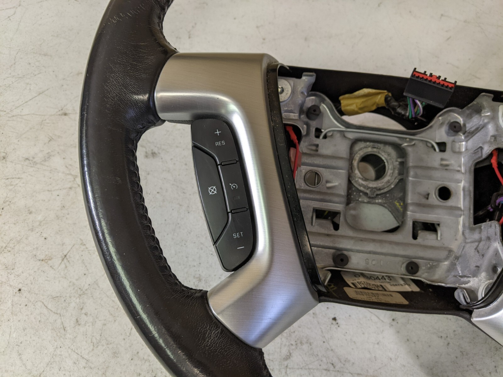 2007-2008 GMC Acadia Leather Steering Wheel 25875342 w/Cruise Audio Buttons OEM - Image 3