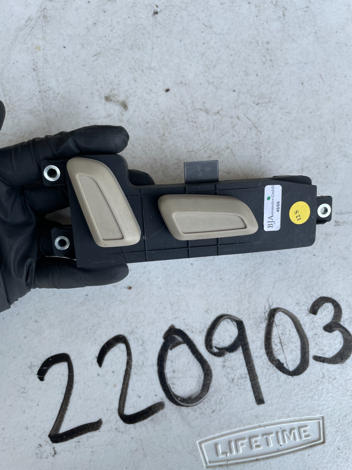 2007 - 2015 AUDI Q7 - FRONT RIGHT PASSENGER SEAT ADJUSTMENT CONTROL SWITCH OEM - Image 3