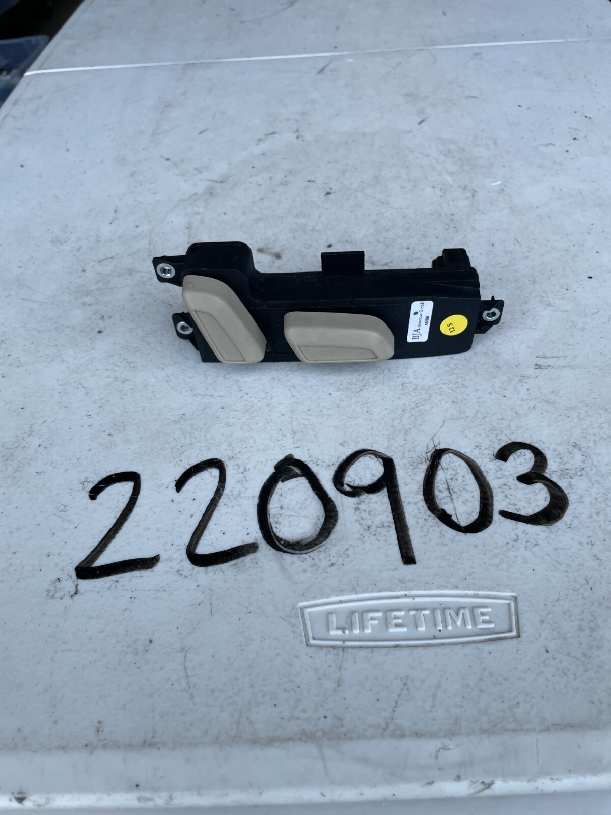 2007 - 2015 AUDI Q7 - FRONT RIGHT PASSENGER SEAT ADJUSTMENT CONTROL SWITCH OEM