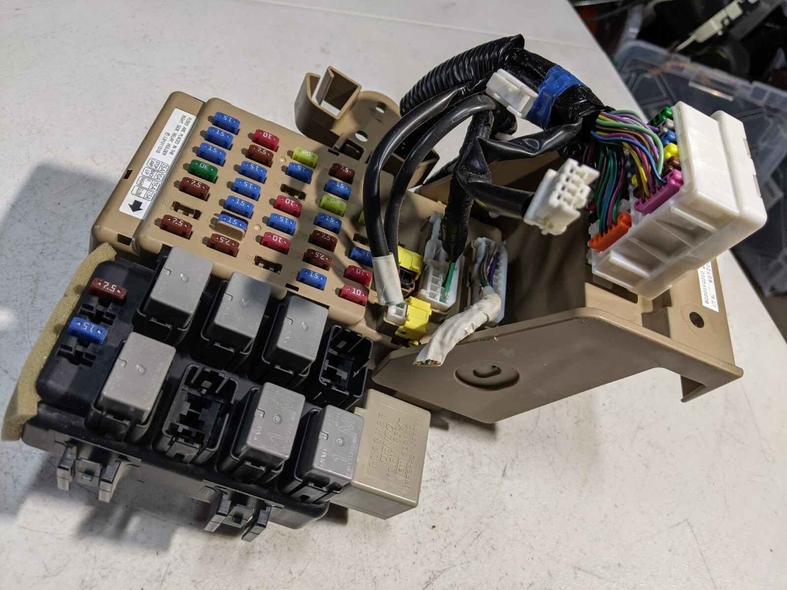 2009 Subaru Forester Fuse Relay Body Control Control Junction Box 82201FG010 OEM - Image 3