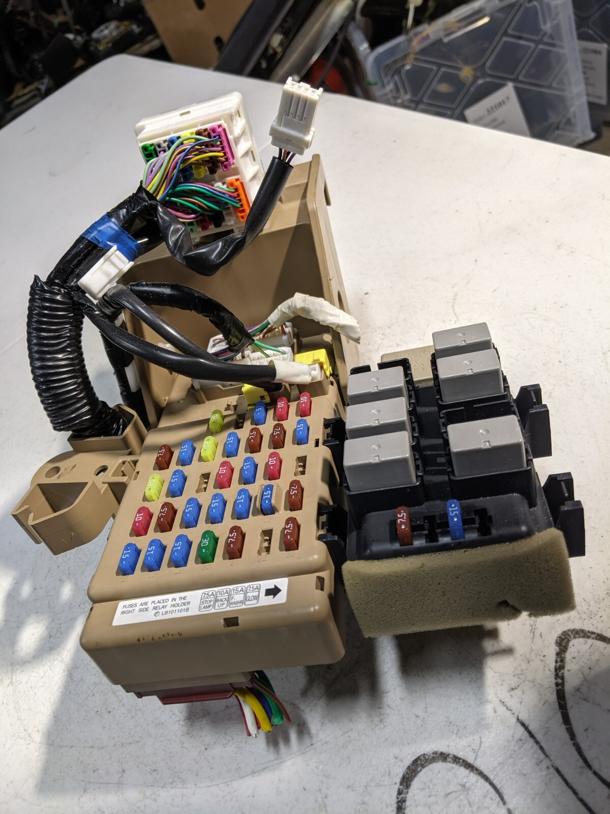 2009 Subaru Forester Fuse Relay Body Control Control Junction Box 82201FG010 OEM - Image 4