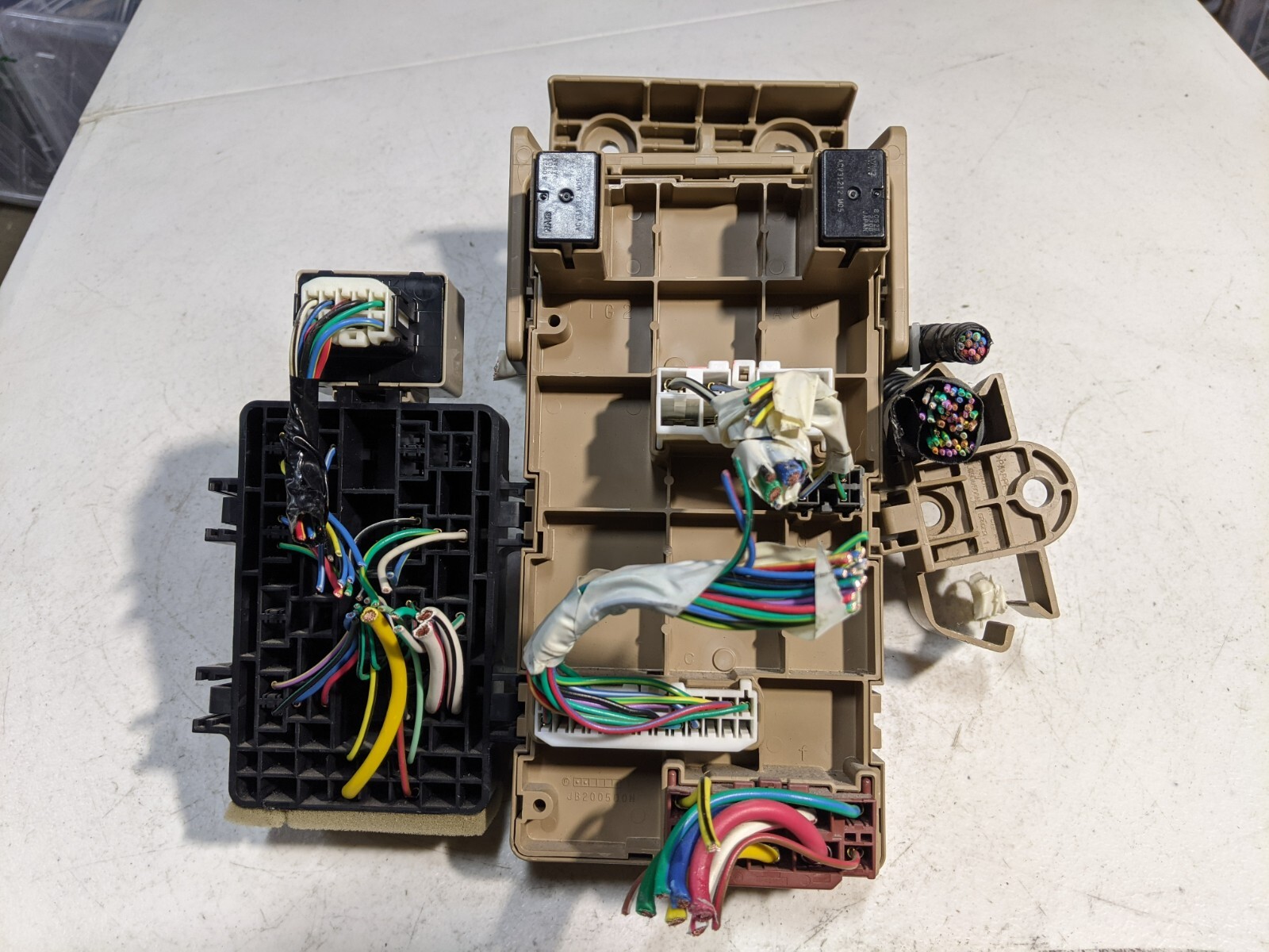 2009 Subaru Forester Fuse Relay Body Control Control Junction Box 82201FG010 OEM - Image 7