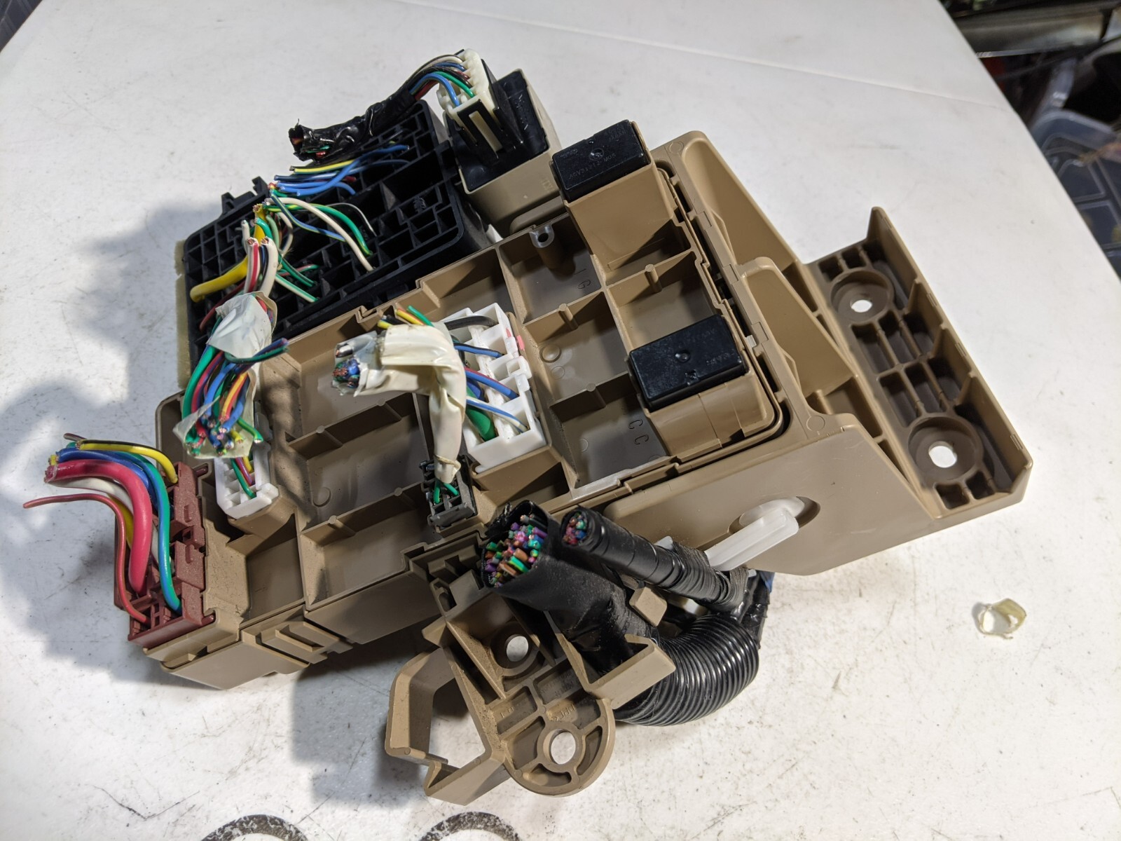 2009 Subaru Forester Fuse Relay Body Control Control Junction Box 82201FG010 OEM - Image 8