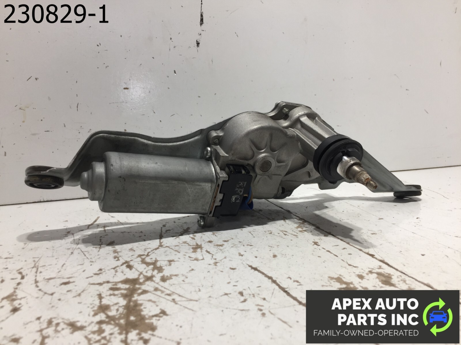 2010 Hyundai Accent Rear Wiper Motor OEM (LKQ~323258053) - Image 3