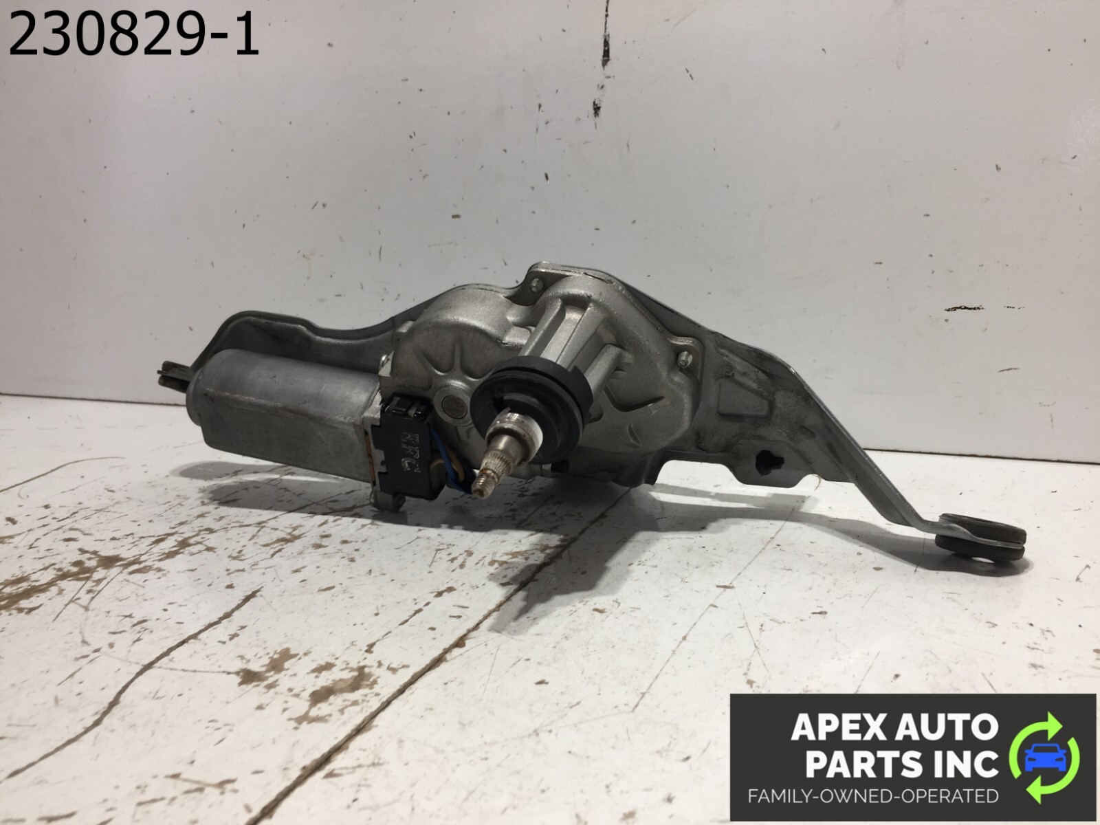 2010 Hyundai Accent Rear Wiper Motor OEM (LKQ~323258053) - Image 4