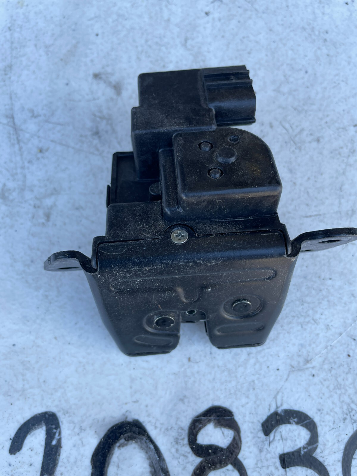2011-2013 Kia Sorento Rear Back Trunk Deck Lid Power Lock Latch Actuator OEM - Image 3