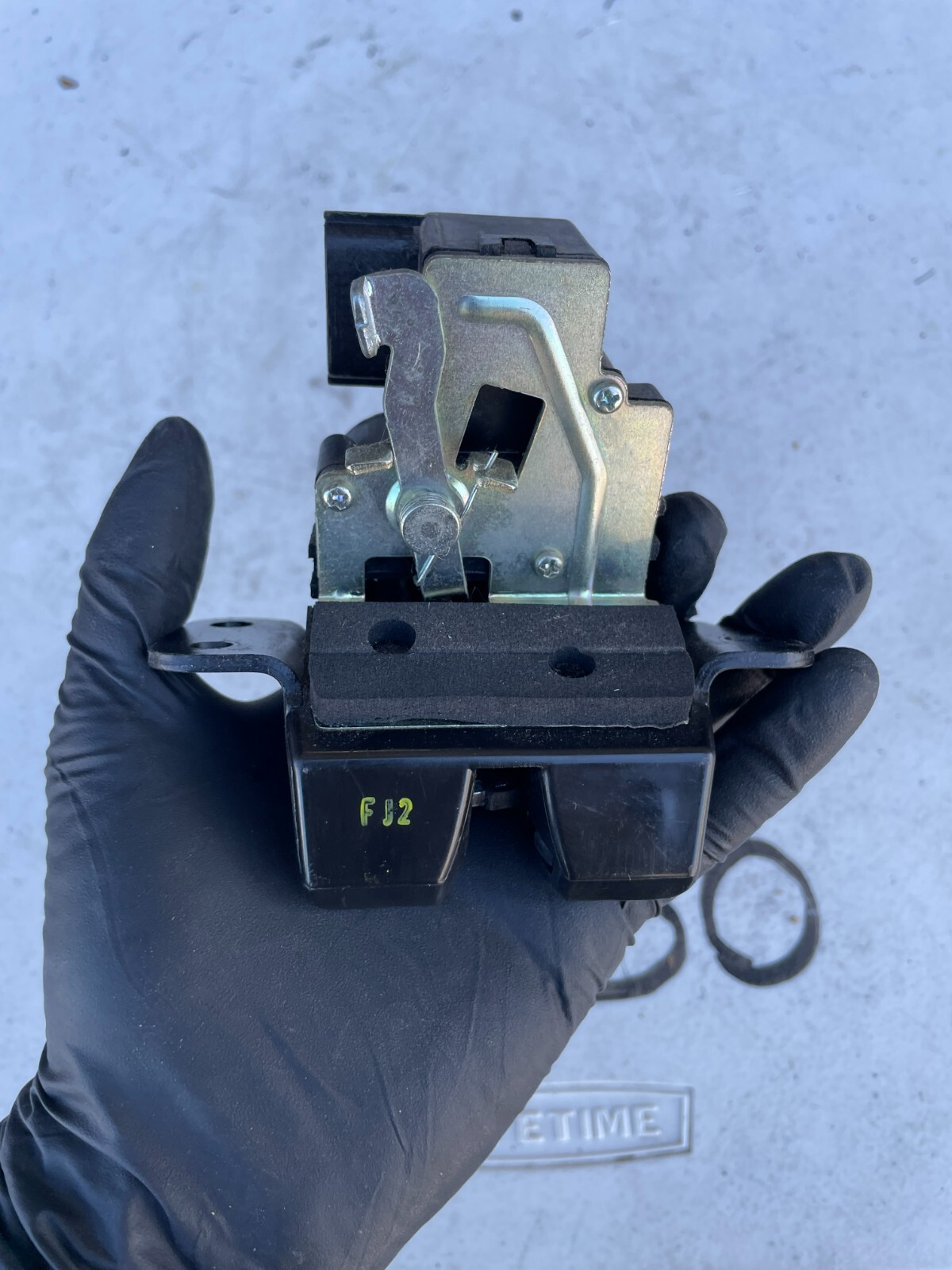 2011-2013 Kia Sorento Rear Back Trunk Deck Lid Power Lock Latch Actuator OEM - Image 5