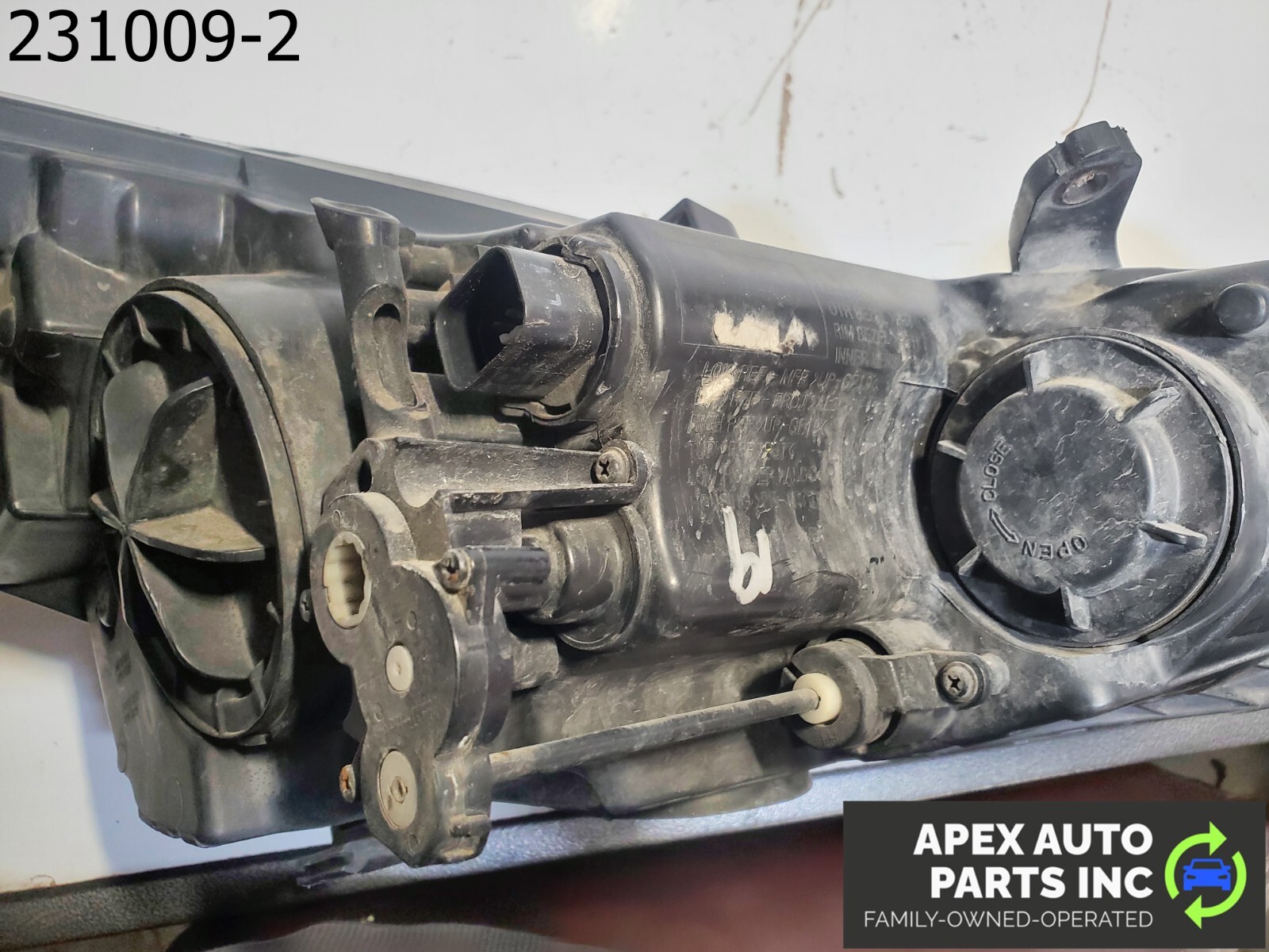 Hyundai Elantra Headlight Head Light Driver's Left Halogen 2014 2015 2016 - Image 9