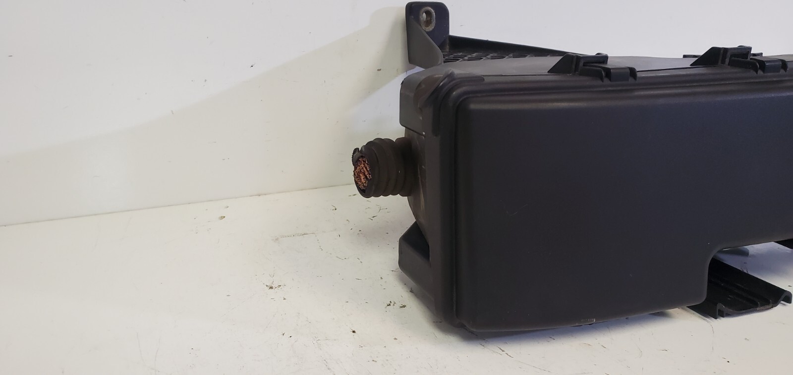 OEM 2000 2001 Volvo S80 Engine Compartment Fuse Box - Image 3