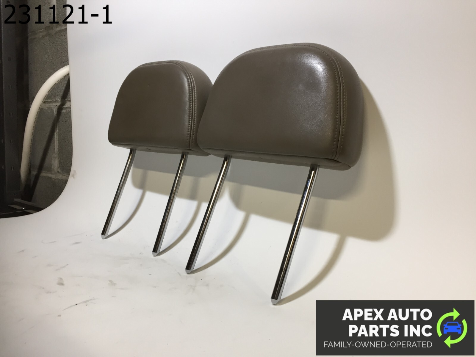 OEM 2002 Ford Explorer Front Left & Right Seat Headrest Head Rest Set - Image 4