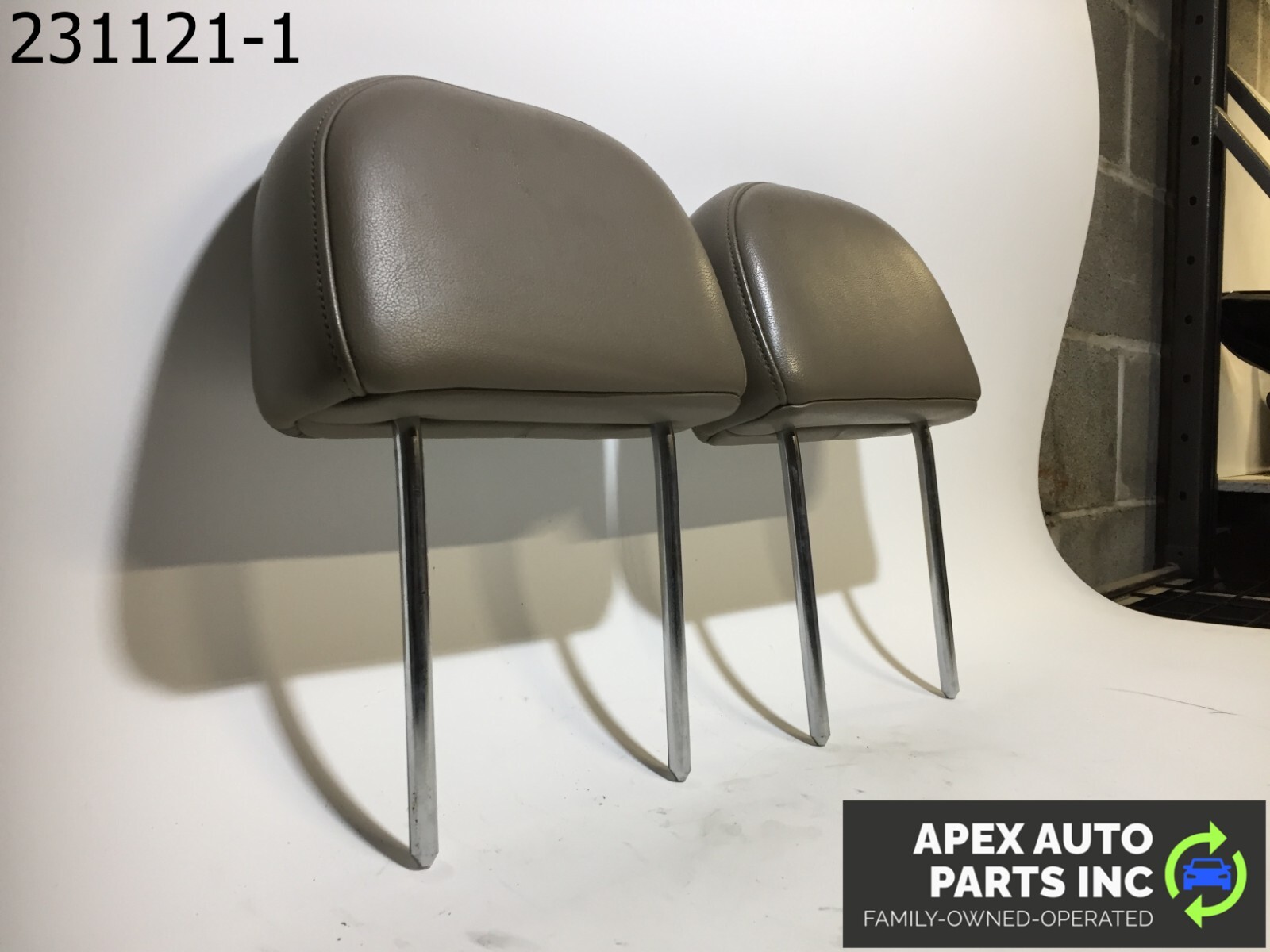 OEM 2002 Ford Explorer Front Left & Right Seat Headrest Head Rest Set - Image 6