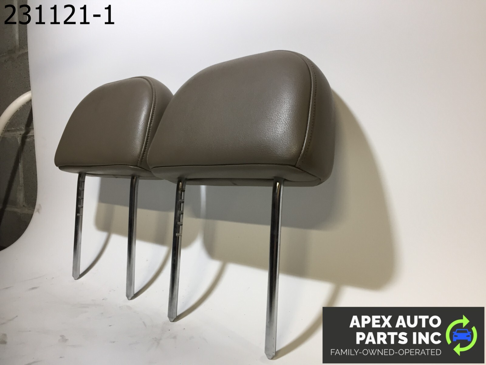 OEM 2002 Ford Explorer Front Left & Right Seat Headrest Head Rest Set - Image 7