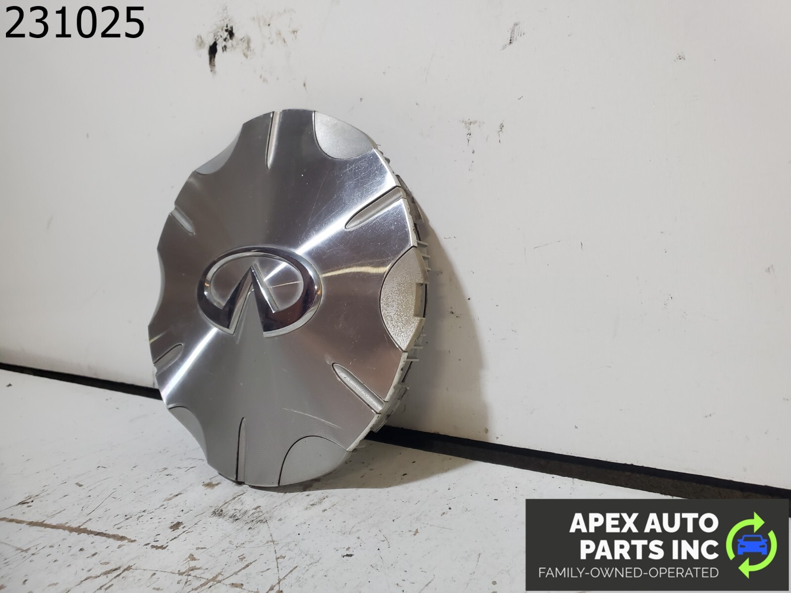 OEM 2004 Infiniti I35 Part Number 40315 AR000 Wheel Cap - Image 4