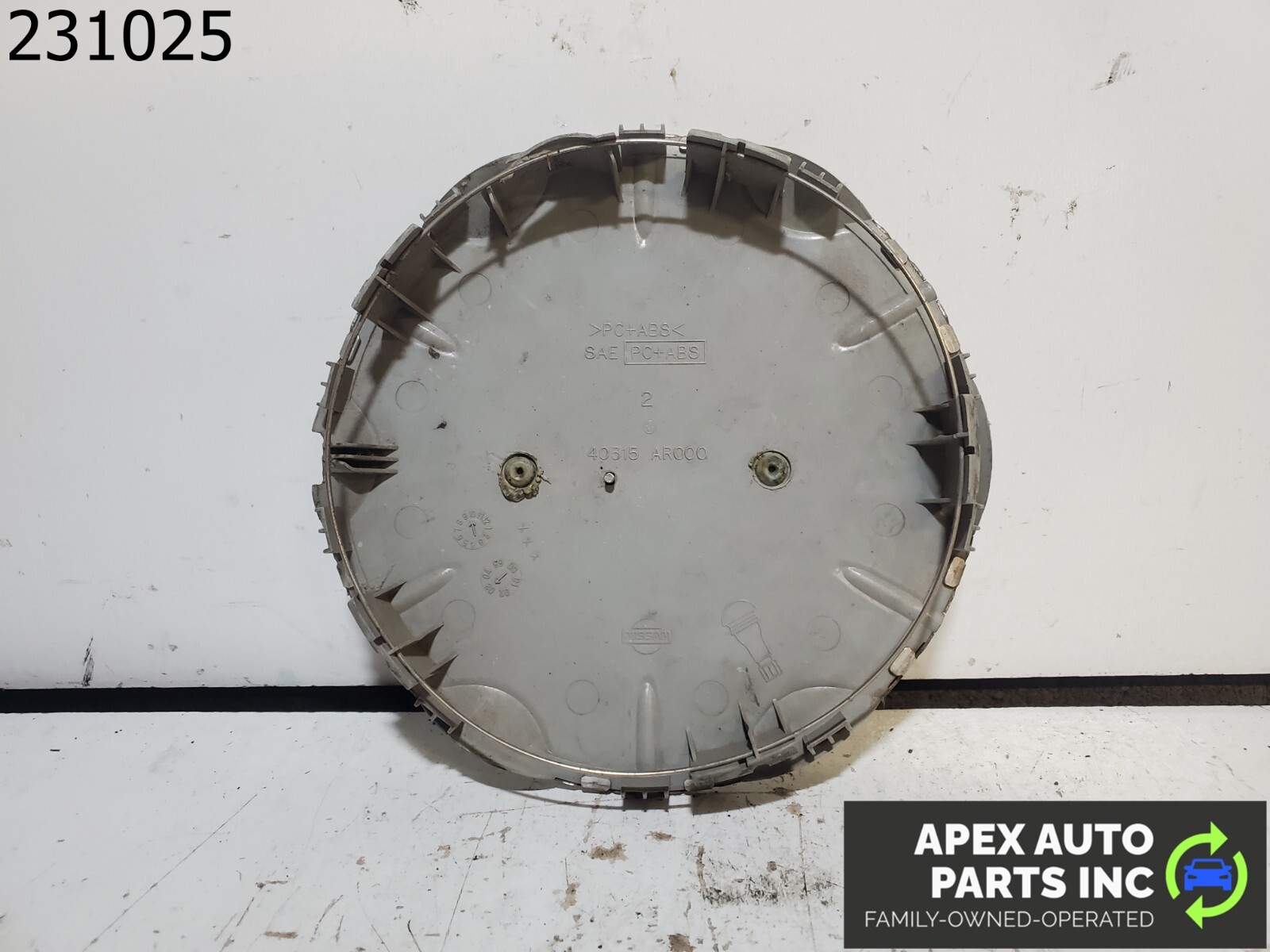 OEM 2004 Infiniti I35 Part Number 40315 AR000 Wheel Cap - Image 6