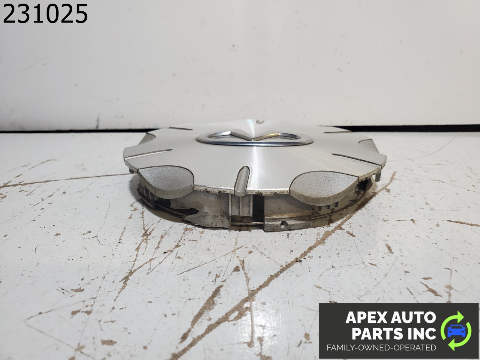 OEM 2004 Infiniti I35 Part Number 40315 AR000 Wheel Cap - Image 8