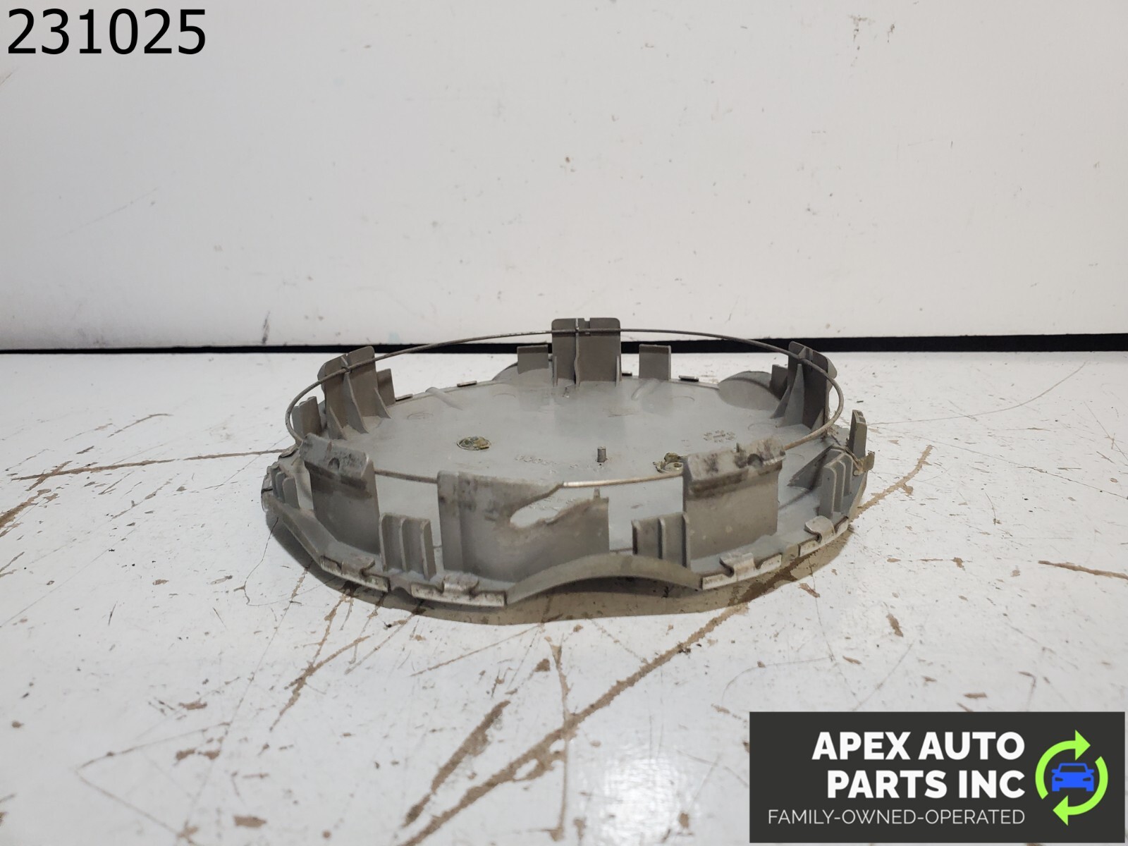 OEM 2004 Infiniti I35 Part Number 40315 AR000 Wheel Cap - Image 9