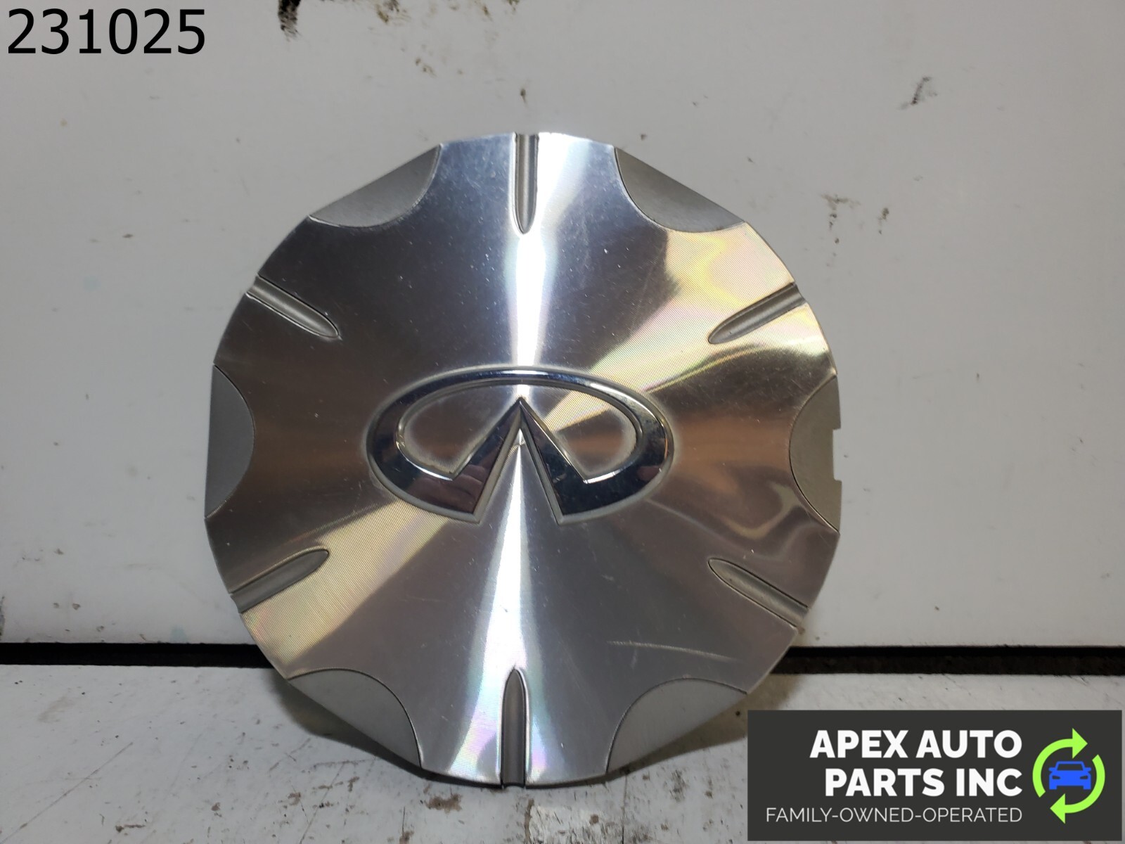 OEM 2004 Infiniti I35 Part Number 40315 AR000 Wheel Cap