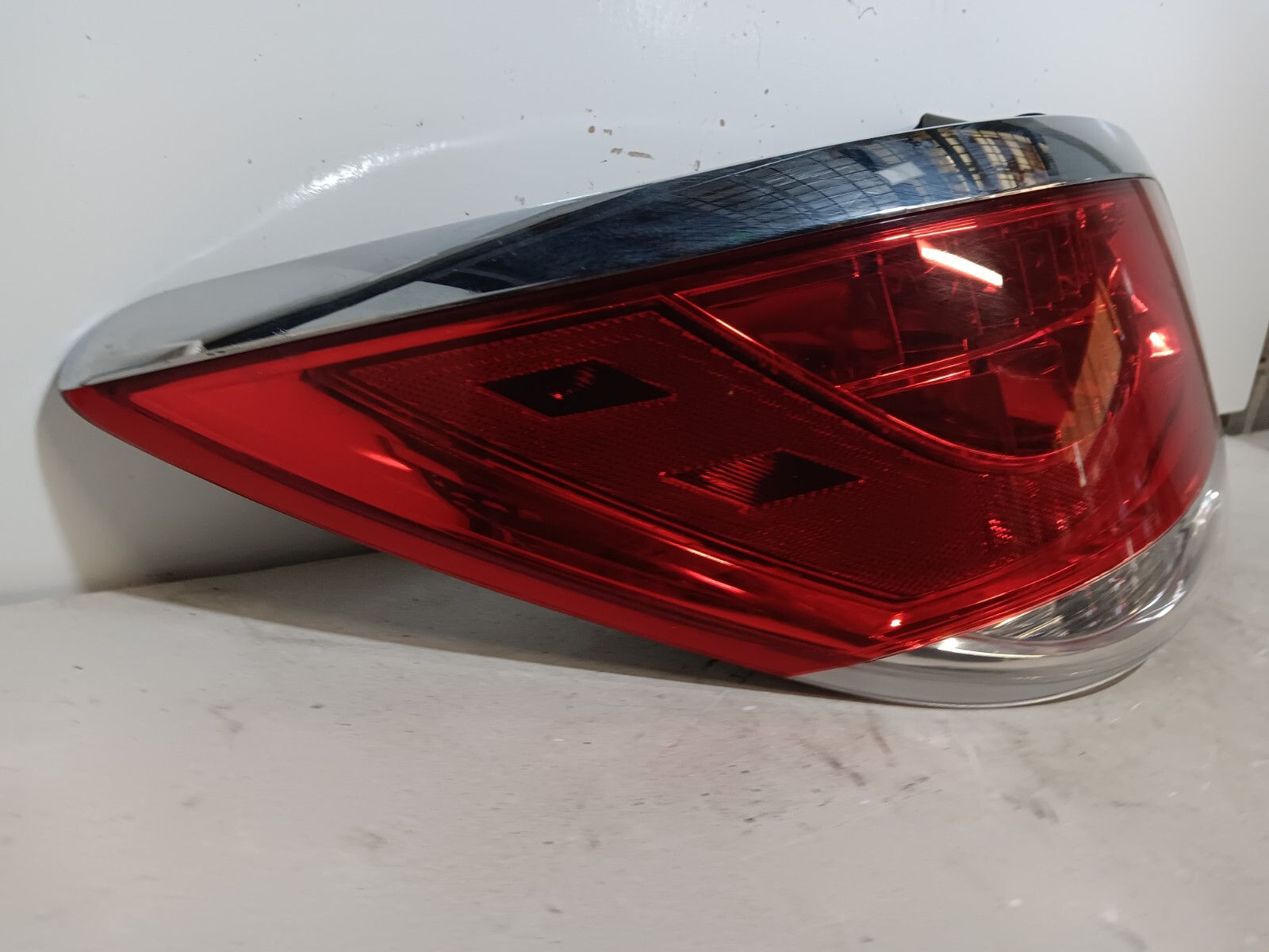 OEM 2010-2013 Buick LaCrosse 2.4L Left Driver SIDE TAIL LIGHT BRAKE LAMP - Image 4