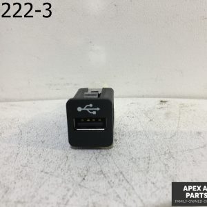 OEM 2011 BMW 550i USB Socket / PORT 9237656