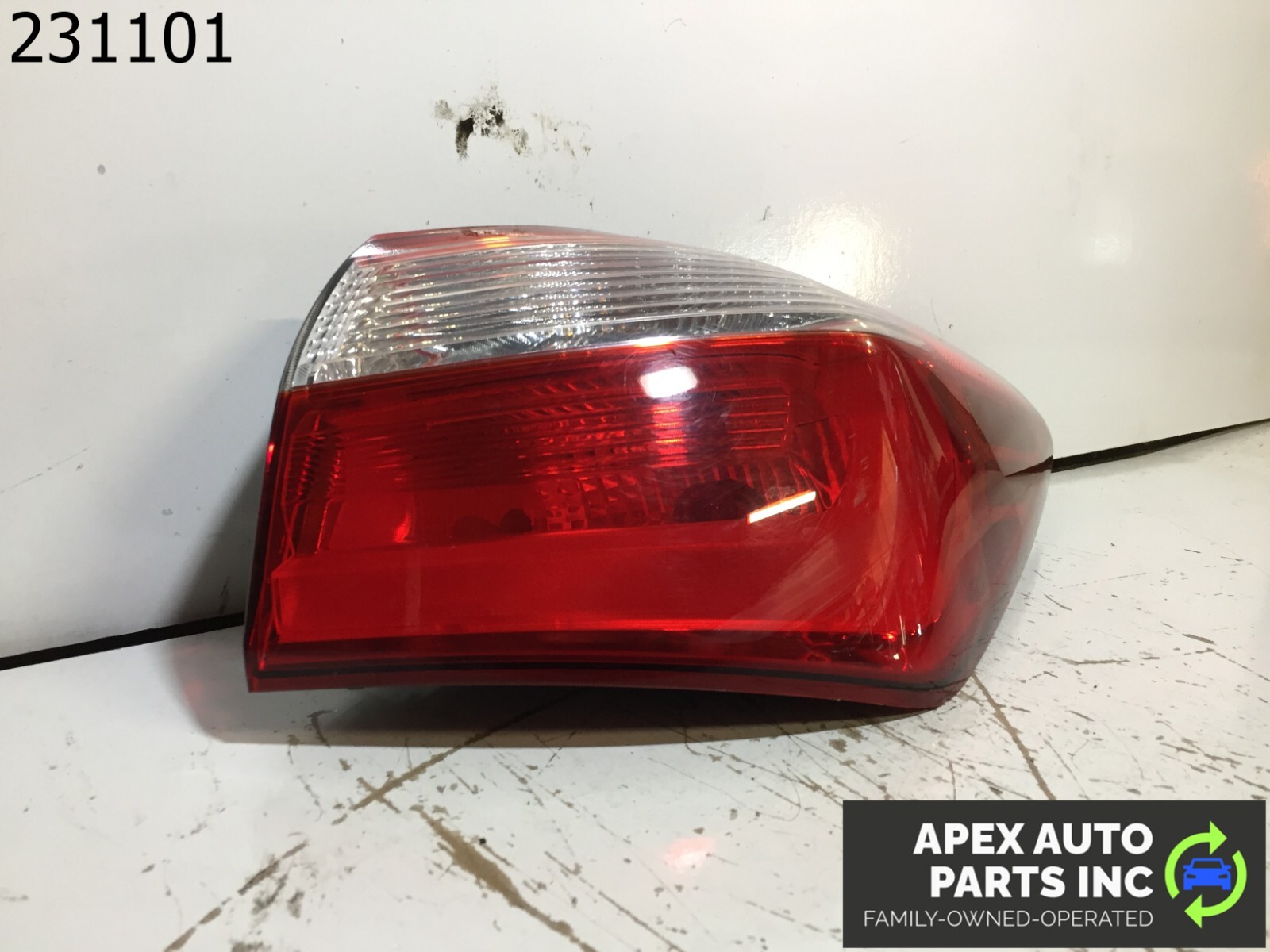 OEM 2014 Kia Forte Right Passenger Tail Light Assembly Incandescent - Image 3