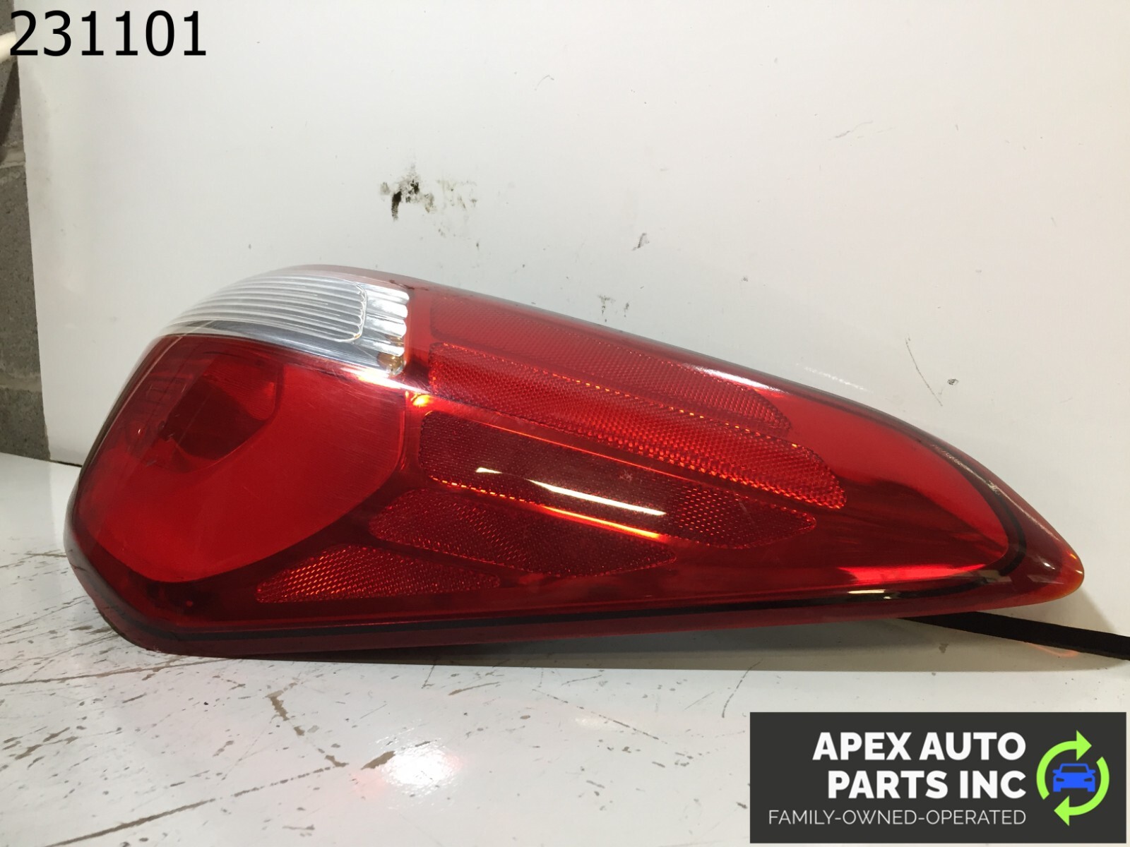 OEM 2014 Kia Forte Right Passenger Tail Light Assembly Incandescent - Image 4