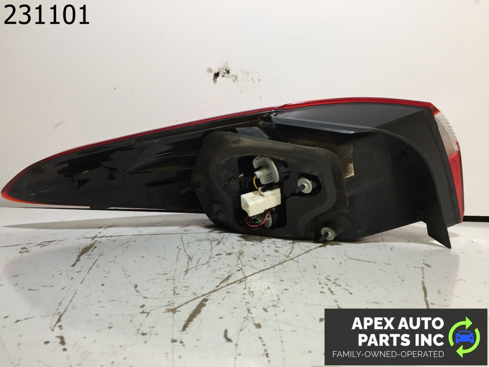 OEM 2014 Kia Forte Right Passenger Tail Light Assembly Incandescent - Image 5