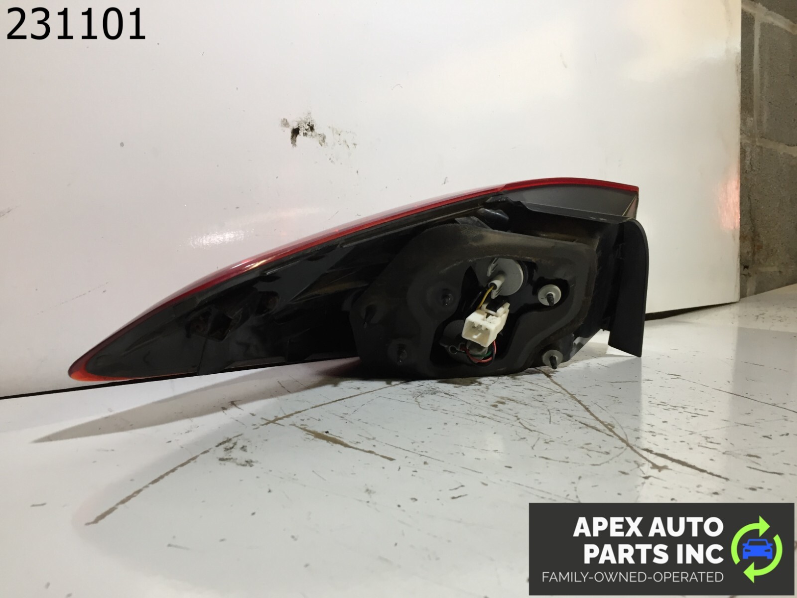 OEM 2014 Kia Forte Right Passenger Tail Light Assembly Incandescent - Image 6