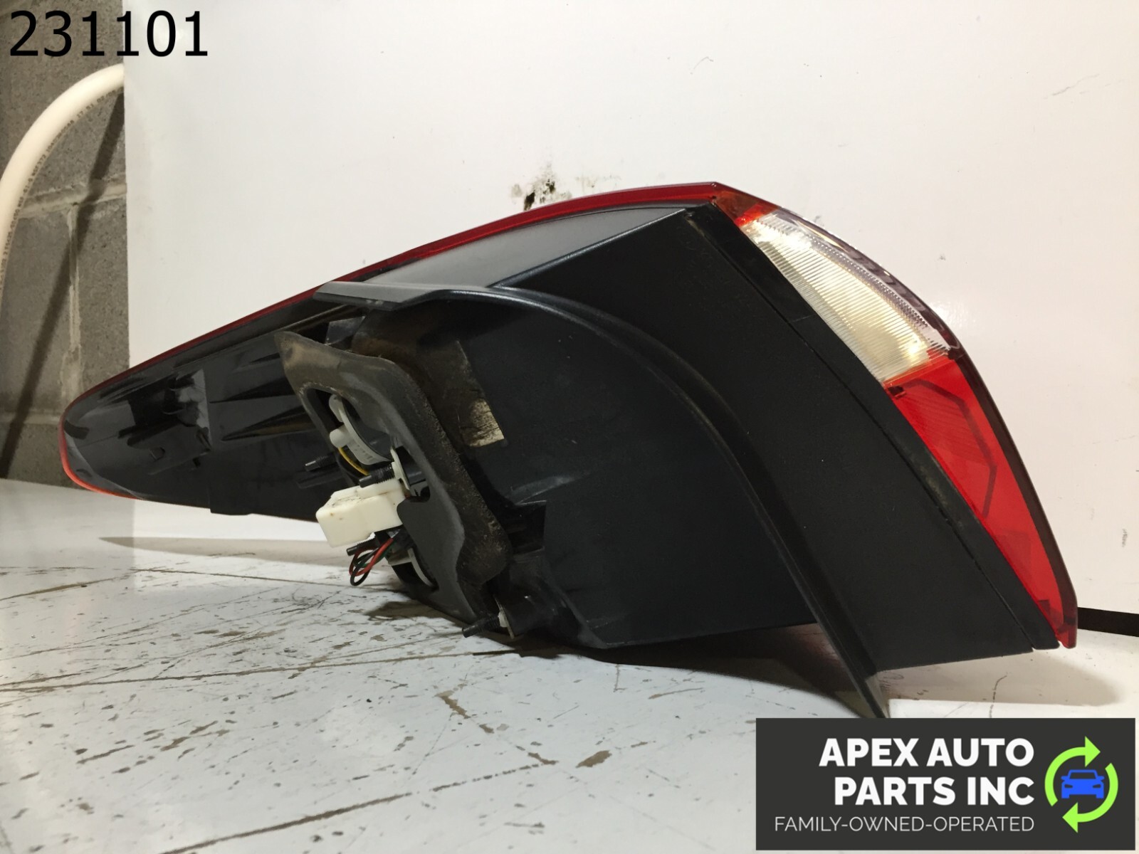 OEM 2014 Kia Forte Right Passenger Tail Light Assembly Incandescent - Image 7