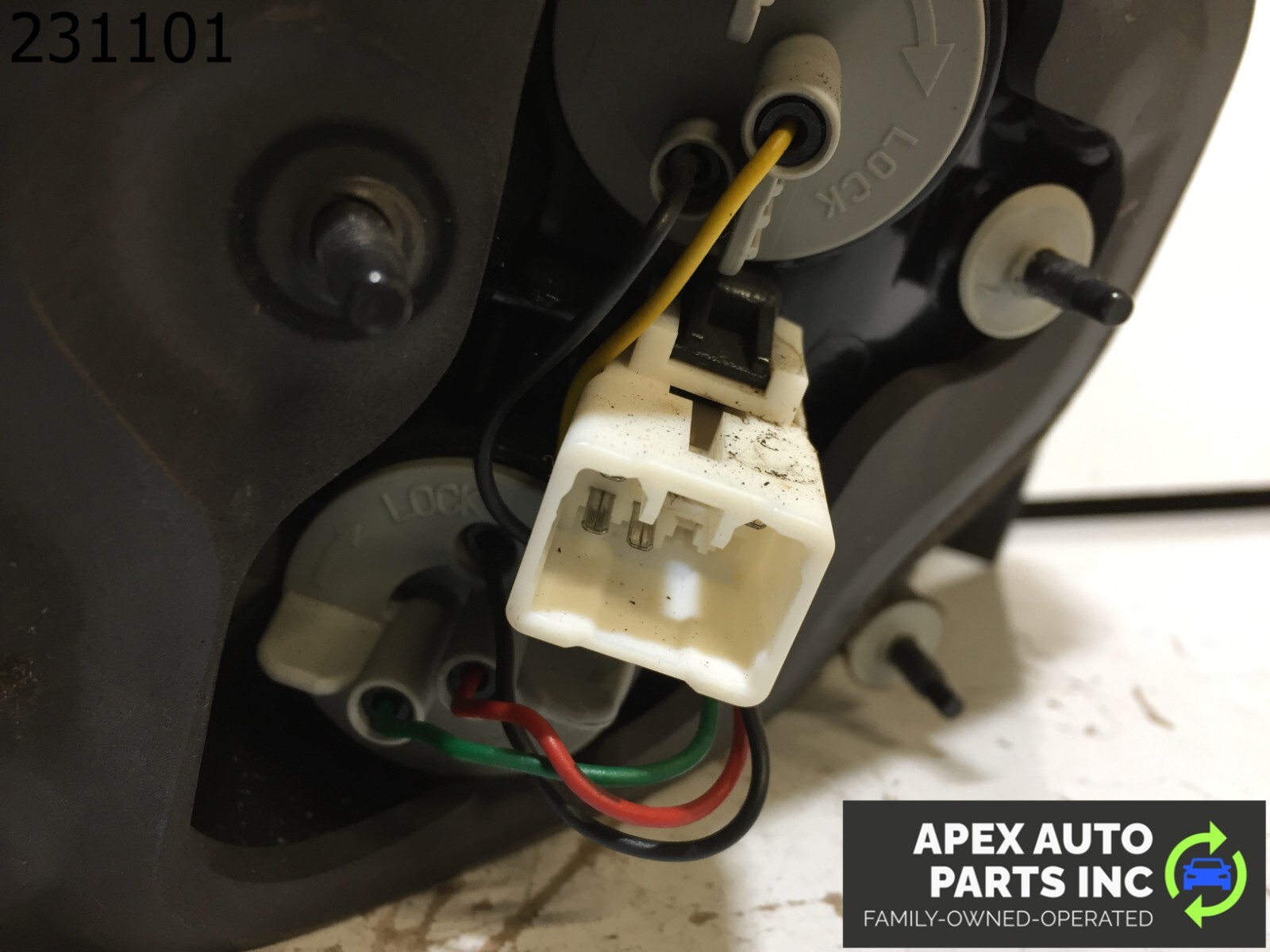 OEM 2014 Kia Forte Right Passenger Tail Light Assembly Incandescent - Image 8