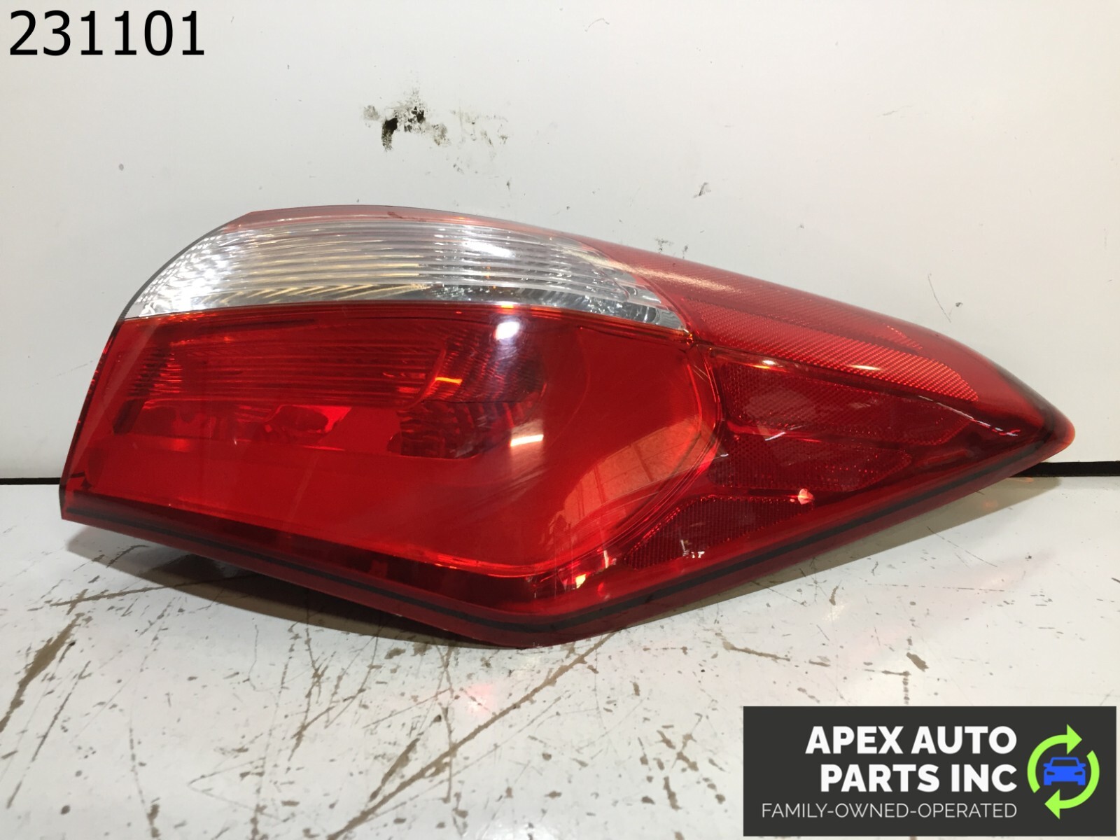 OEM 2014 Kia Forte Right Passenger Tail Light Assembly Incandescent