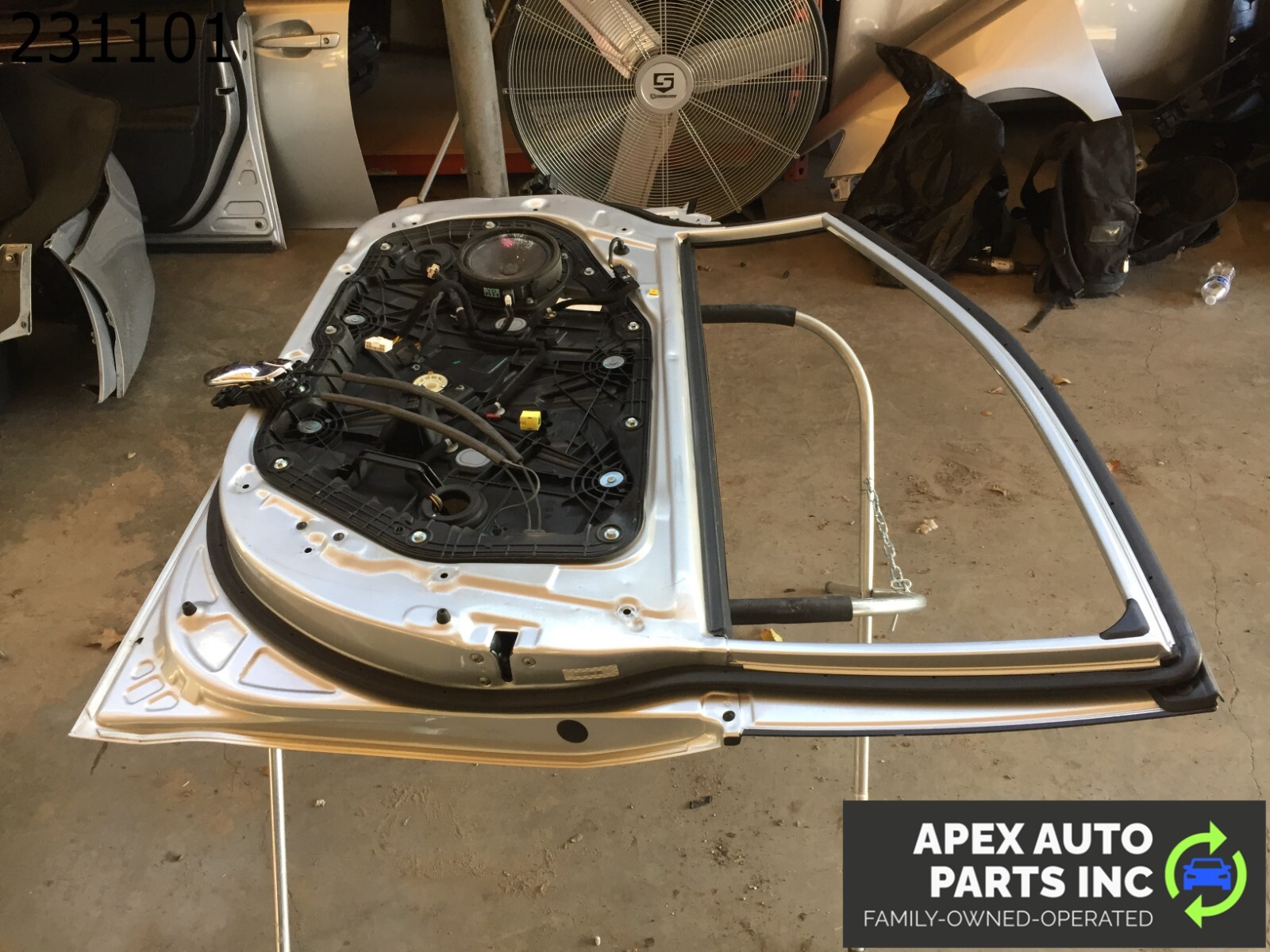 OEM 2014 Kia Forte SEDAN & HATCHBACK LEFT SIDE FRONT DOOR SHELL - Image 10