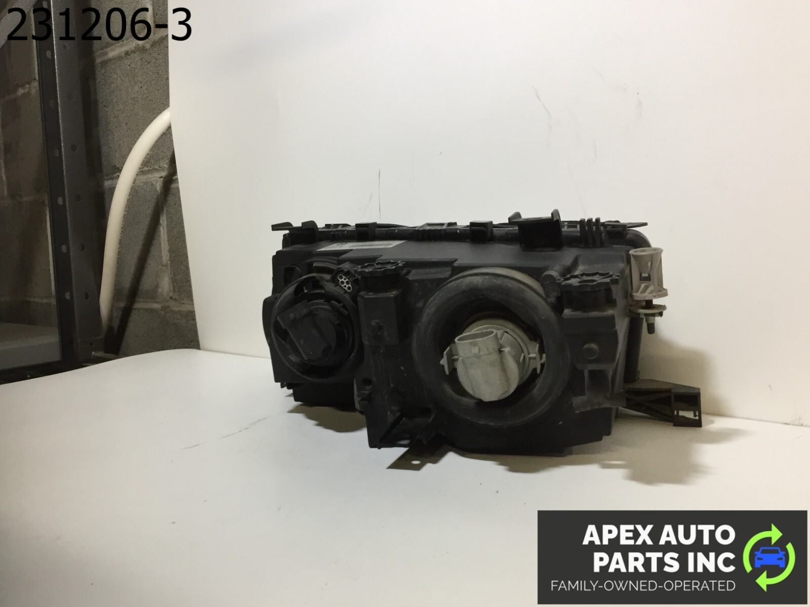 OEM BMW 325i 2004 RIGHT XENON OEM TITANIUM HEADLIGHT COMPLETE - Image 7