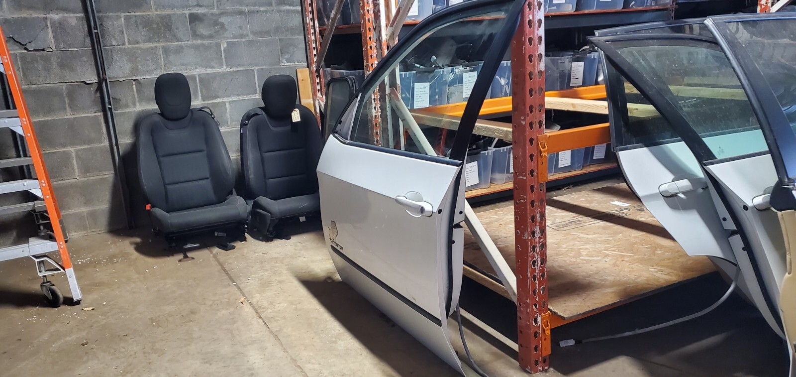 OEM BMW X5 E70 07-13 FRONT LEFT DRIVER SIDE DOOR SHELL WHITE - Image 3