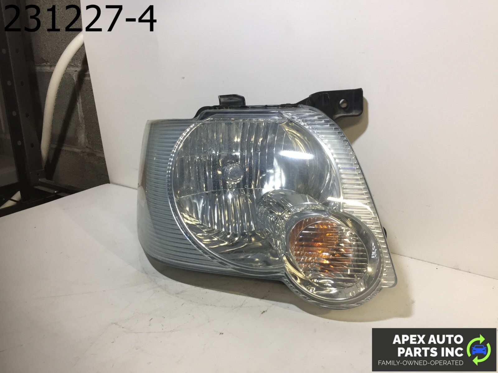 OEM Ford Explorer 2009 Head Light Headlight J04B05001 - Image 3