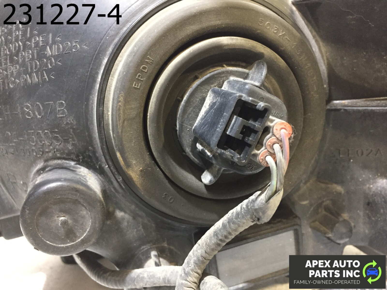 OEM Ford Explorer 2009 Head Light Headlight J04B05001 - Image 8