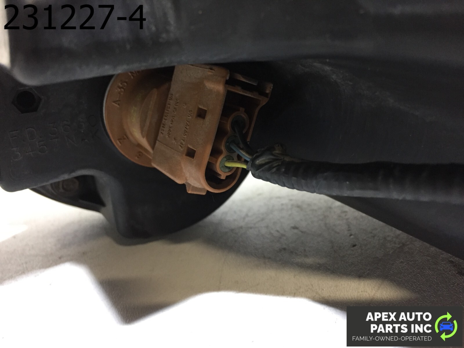 OEM Ford Explorer 2009 Head Light Headlight J04B05001 - Image 9